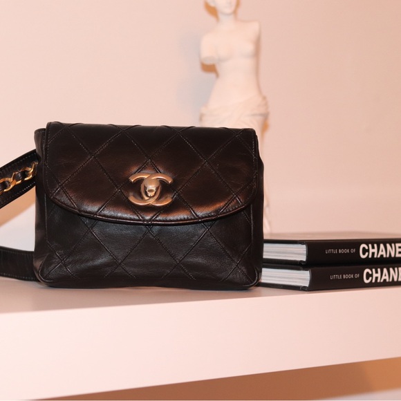 CHANEL Vintage‎ Flap Waist Belt Bag- Lambskin Black - Picture 12 of 13